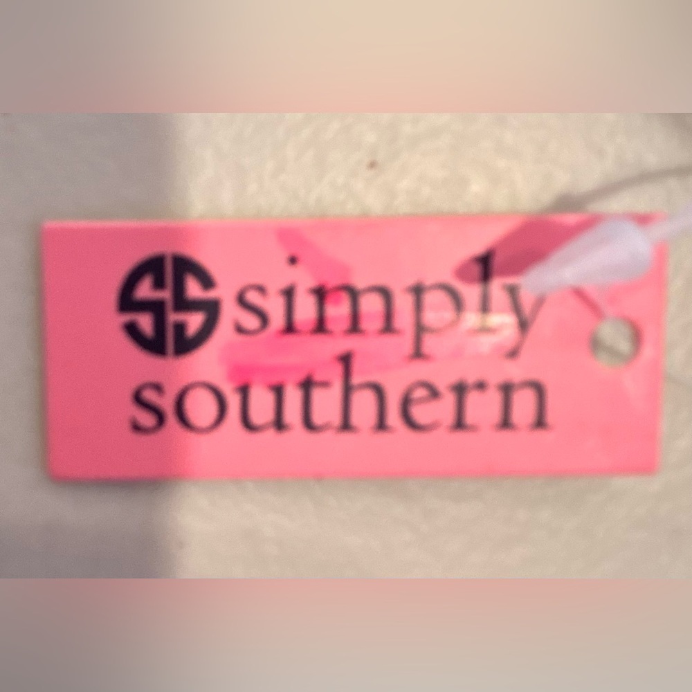 Simply Southern | Damask, key FOB, sanitizer, key chain. - Picture 4 of 8